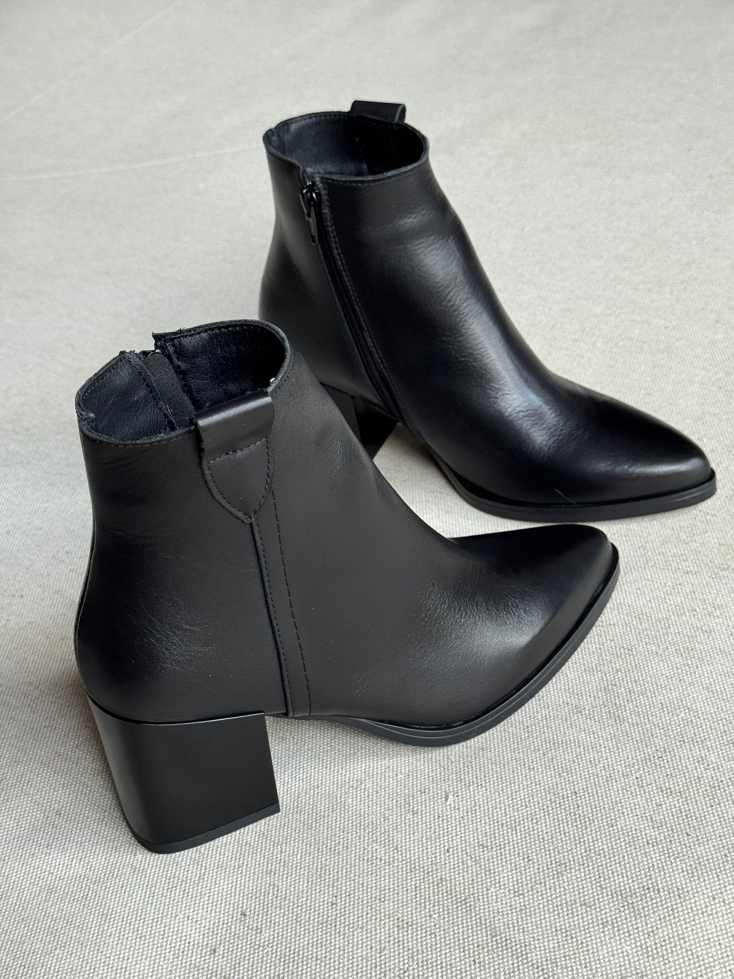 Botins Camille Preto