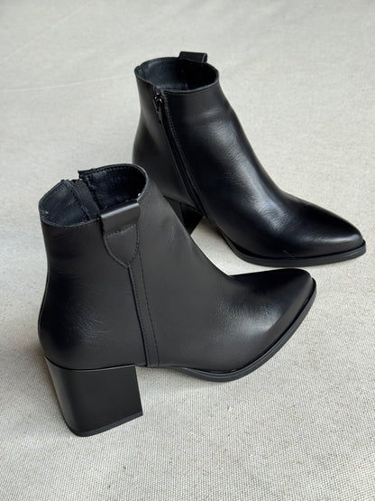 Botins Camille Preto