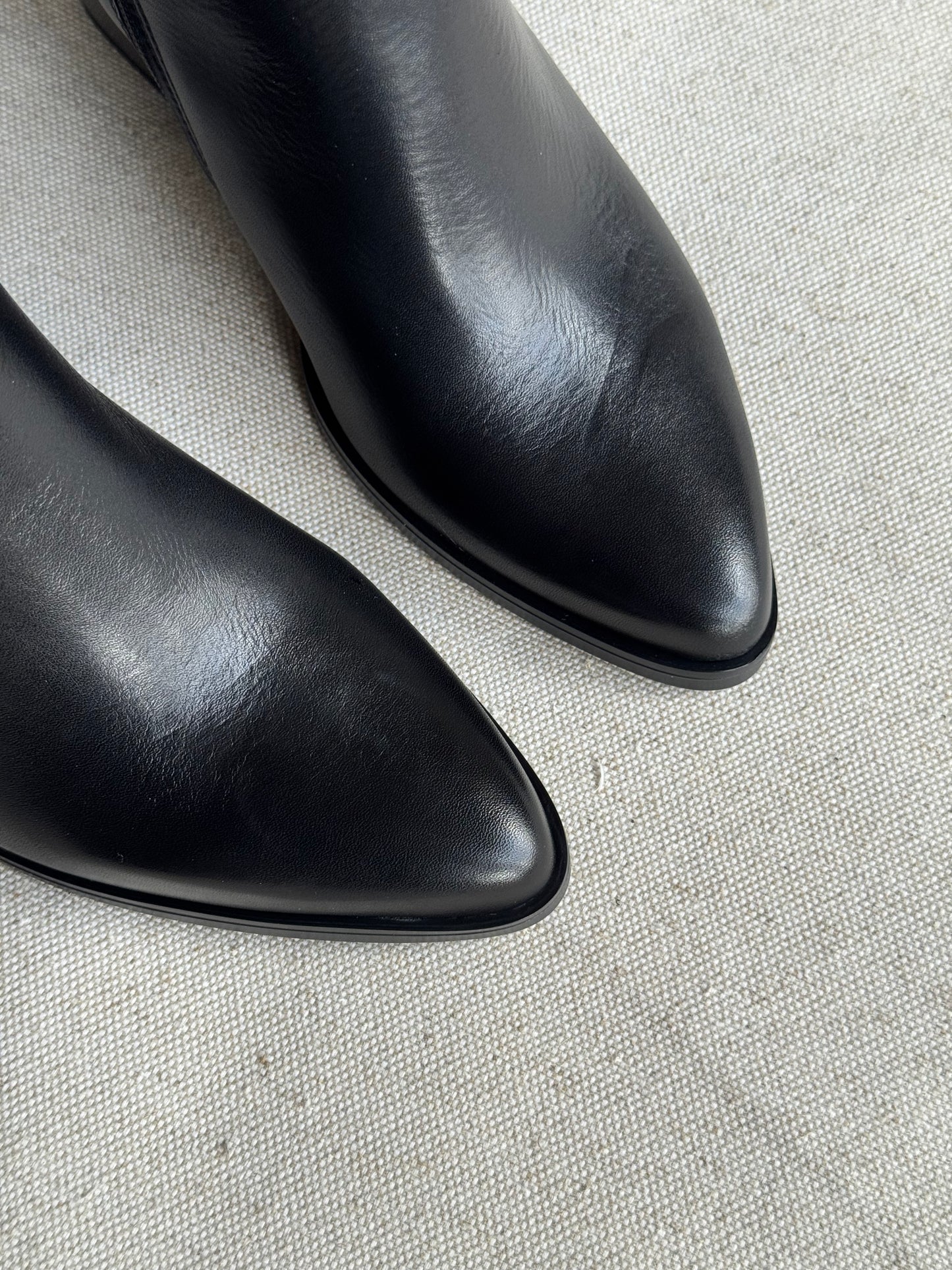 Botins Camille Preto