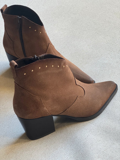 Botim Saint Regis Camel