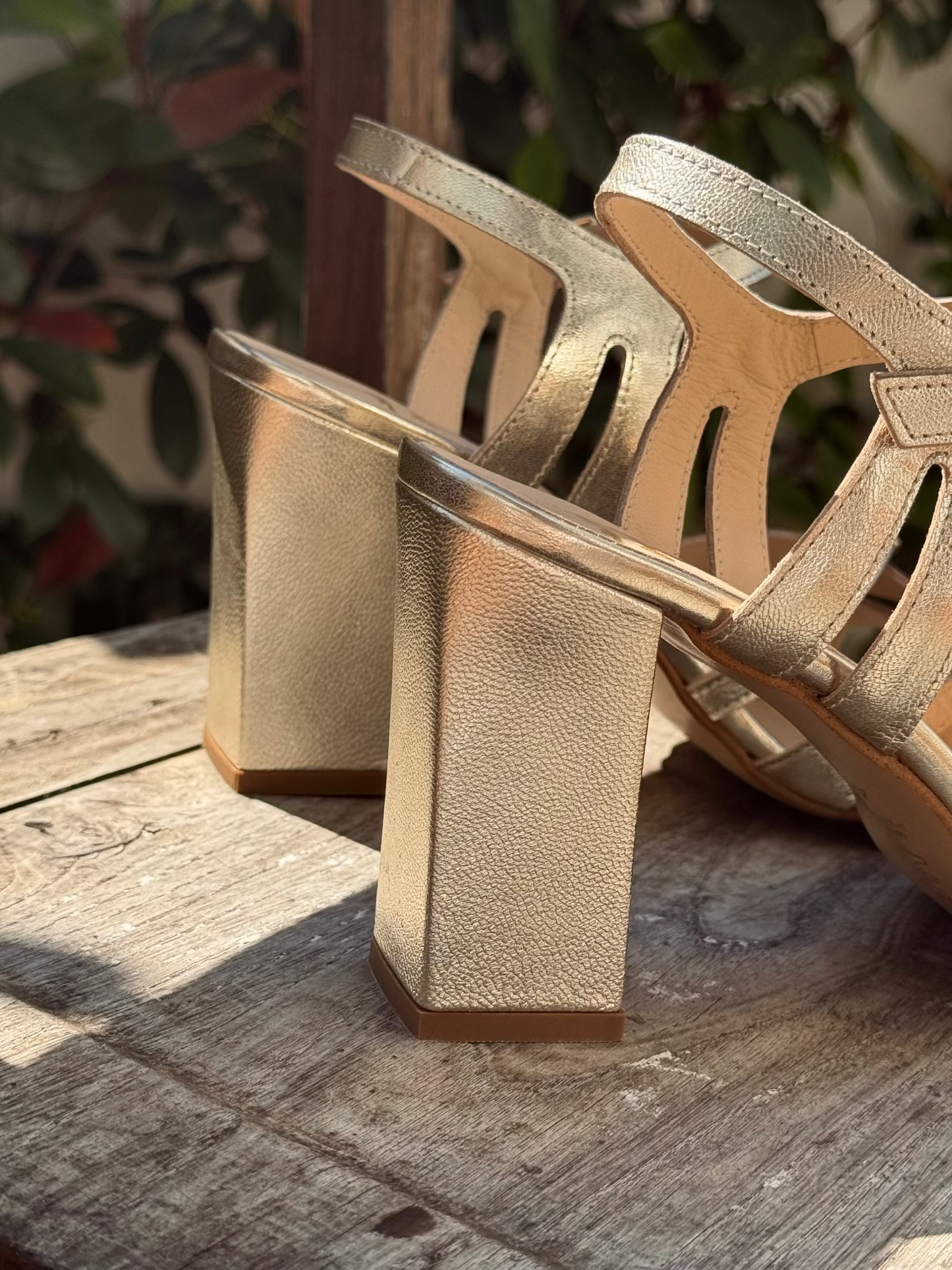 Sandálias Capri em Pele Dourado